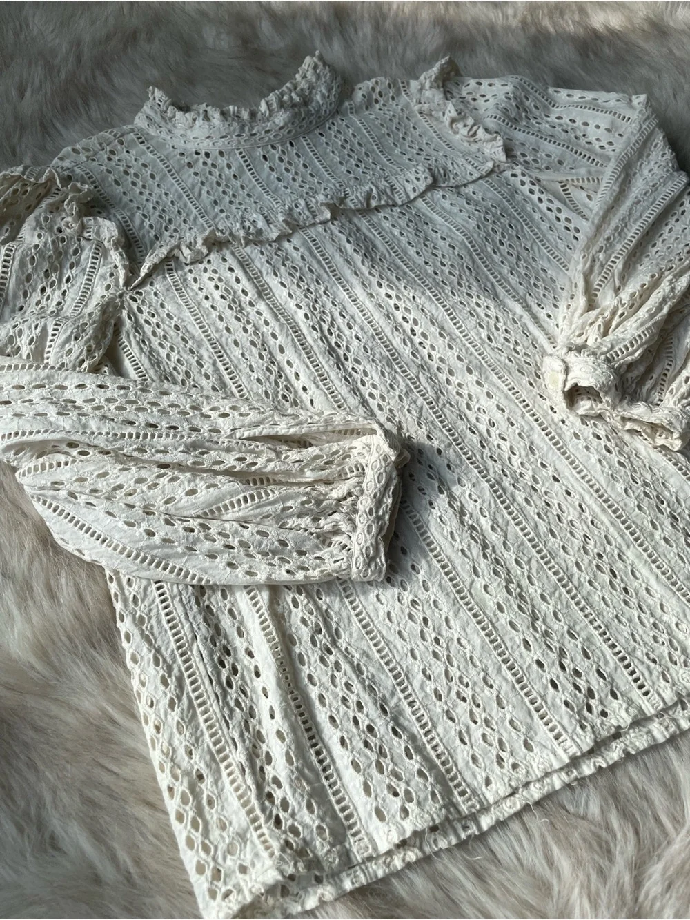 Madewell Eyelet Mockneck Ruffle Top in Cloud Lining